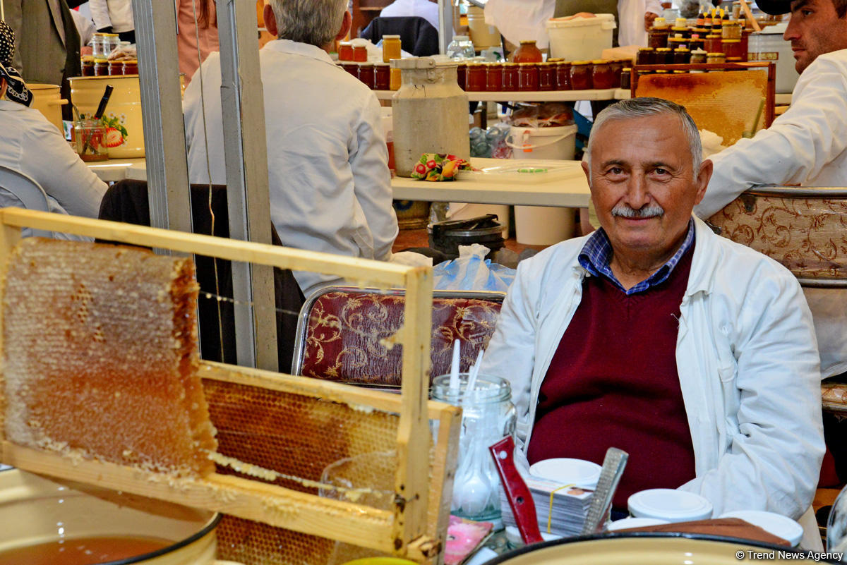 В Баку проходит очередная ярмарка меда (ФОТОРЕПОРТАЖ)