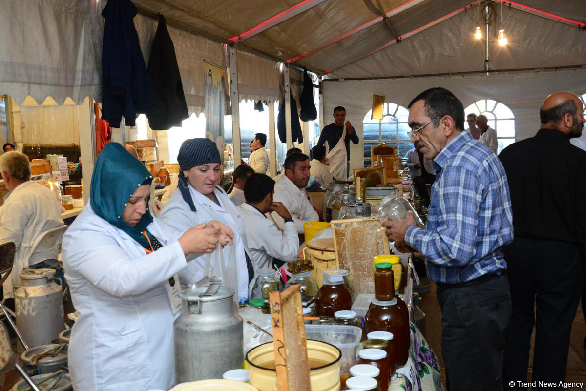 В Баку проходит очередная ярмарка меда (ФОТОРЕПОРТАЖ)