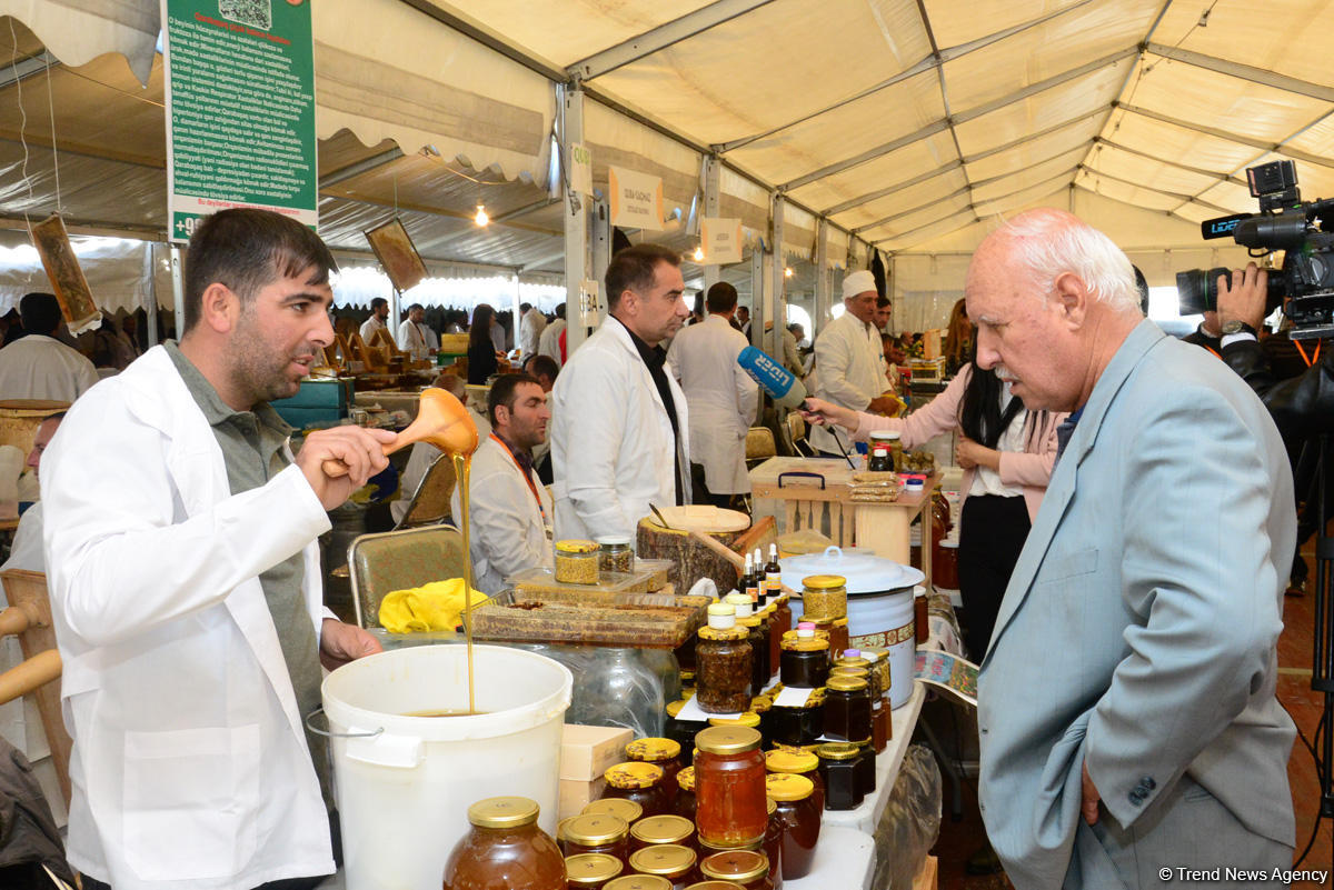 В Баку проходит очередная ярмарка меда (ФОТОРЕПОРТАЖ)