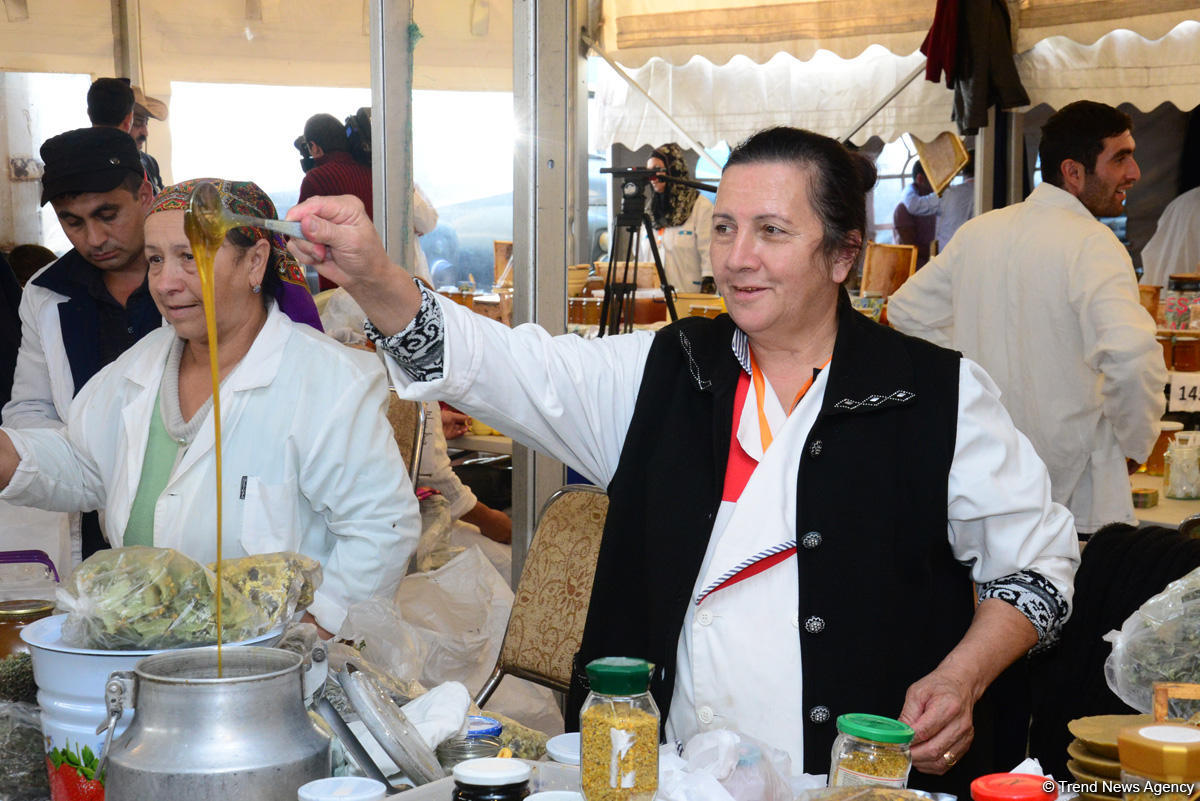 В Баку проходит очередная ярмарка меда (ФОТОРЕПОРТАЖ)