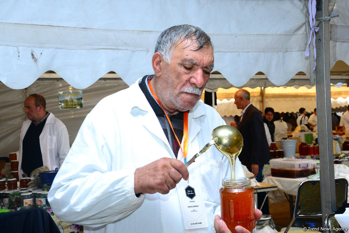 В Баку проходит очередная ярмарка меда (ФОТОРЕПОРТАЖ)