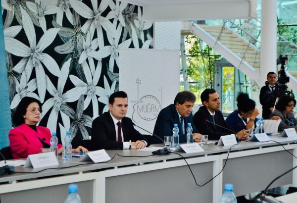 Азербайджанские народные песни в различных интерпретациях (ФОТО)