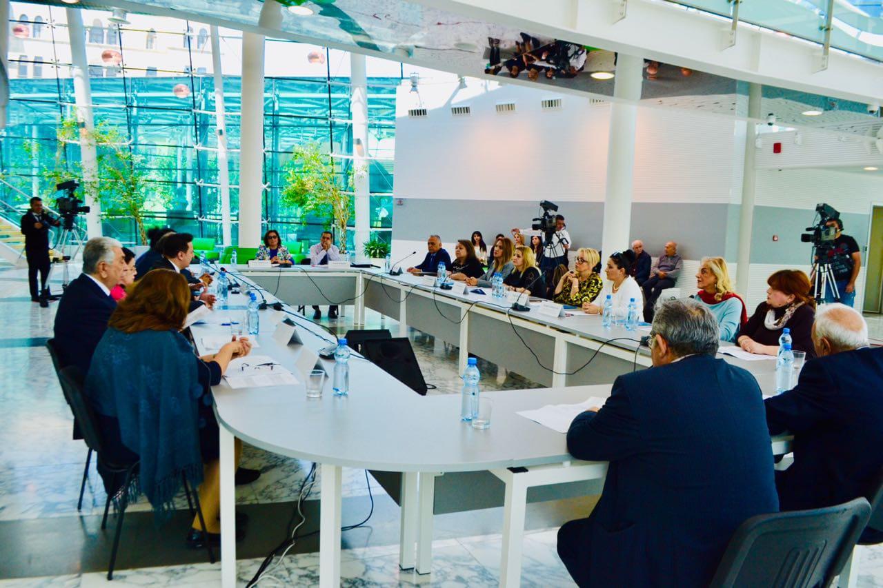 Азербайджанские народные песни в различных интерпретациях (ФОТО)