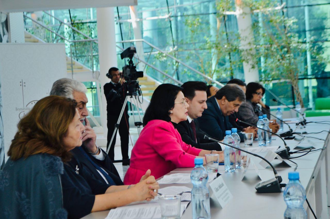 Азербайджанские народные песни в различных интерпретациях (ФОТО)