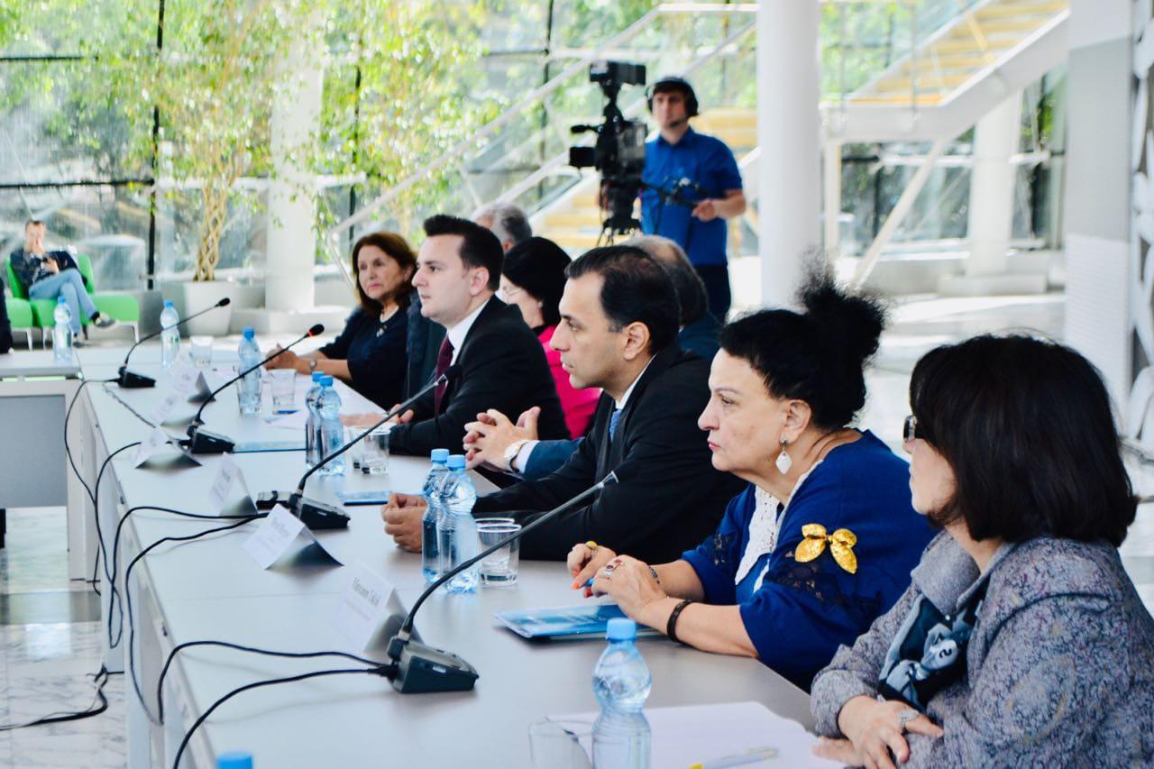 Азербайджанские народные песни в различных интерпретациях (ФОТО)