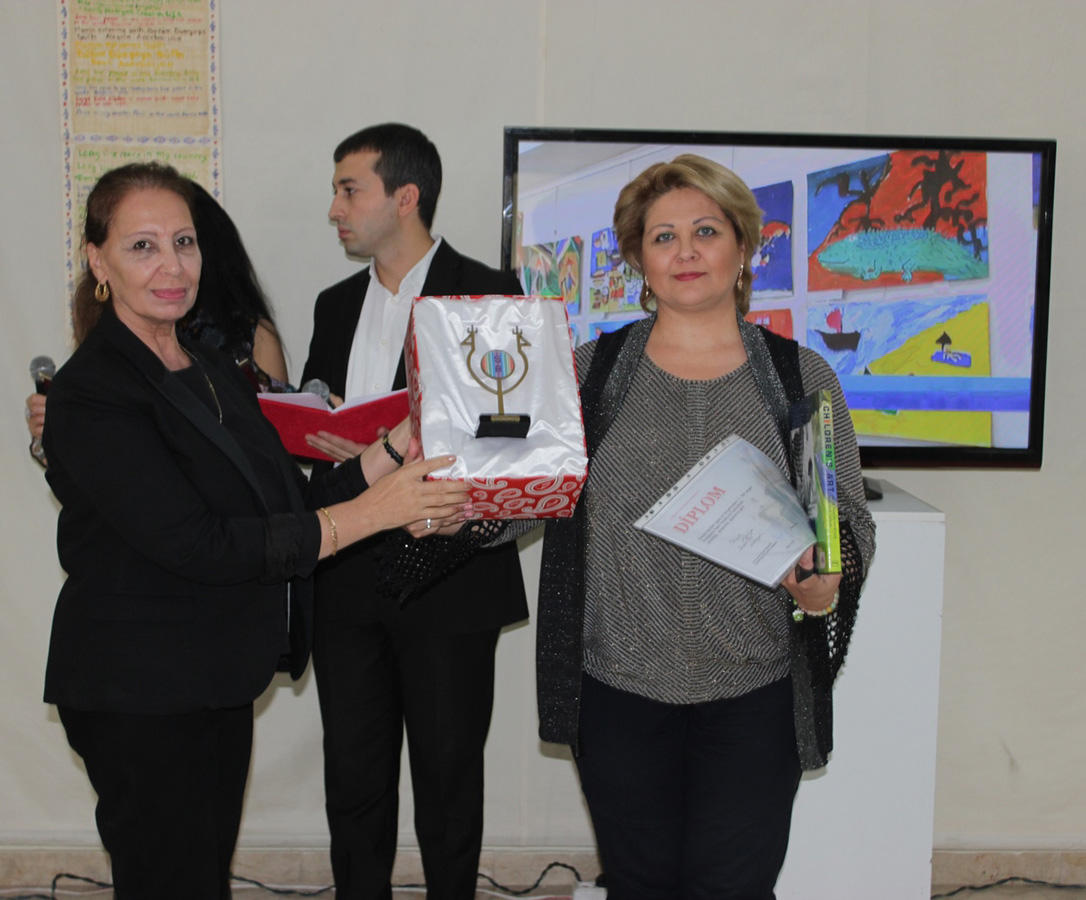 Чистые цвета в Баку (ФОТО)