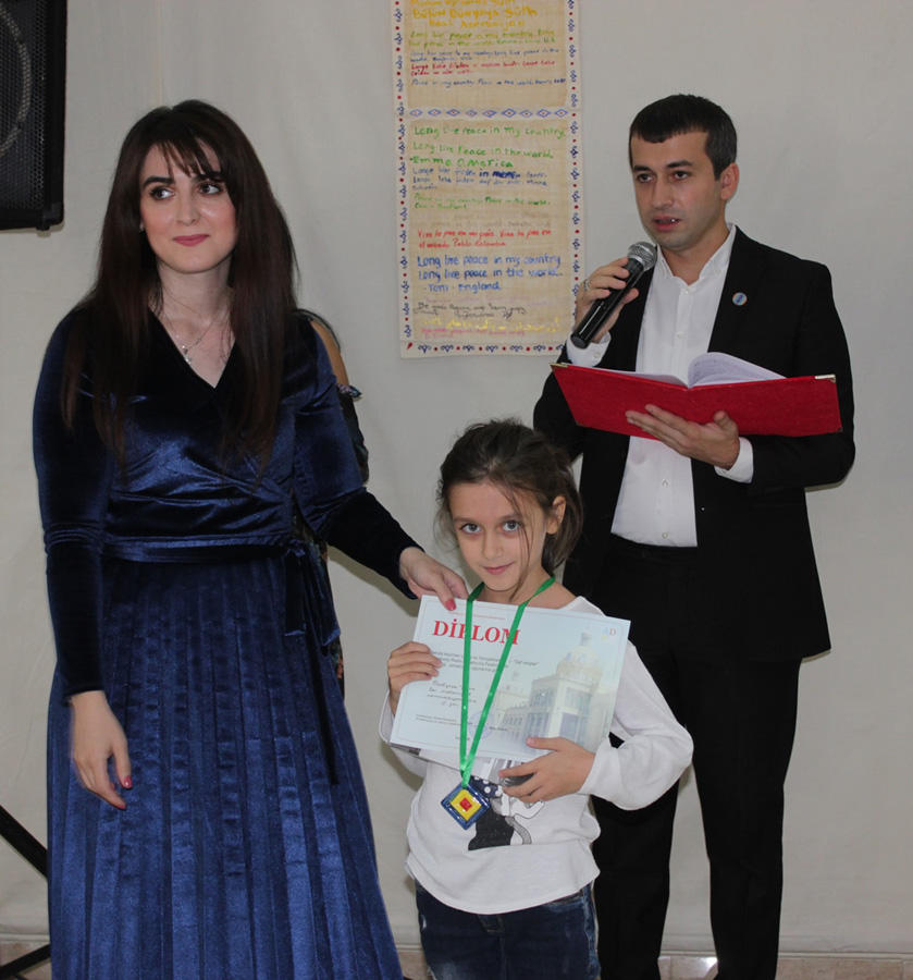 Чистые цвета в Баку (ФОТО)