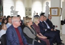 Чистые цвета в Баку (ФОТО)