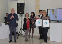 Чистые цвета в Баку (ФОТО)