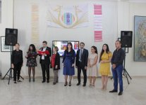 Чистые цвета в Баку (ФОТО)