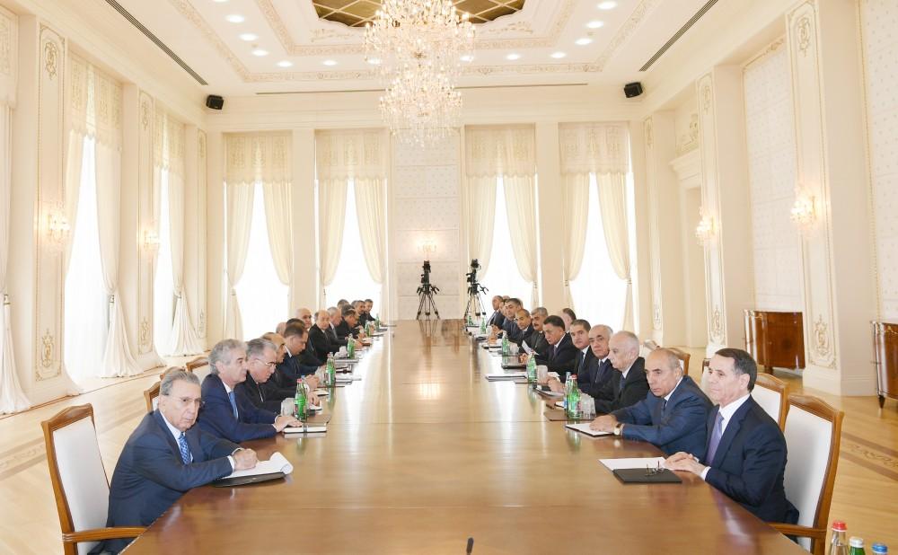 Под председательством Президента Ильхама Алиева состоялось  заседание Кабмина, посвященное итогам социально-экономического развития за 9 месяцев и предстоящим задачам (ФОТО) (версия 2)