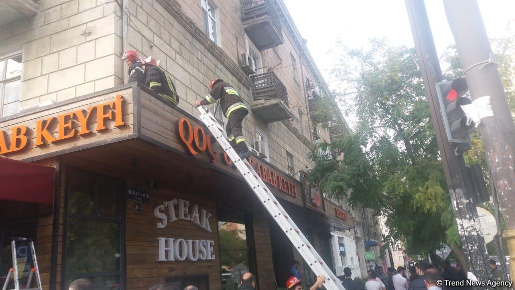 В ресторане в Ясамальском районе Баку произошел пожар (ФОТО)