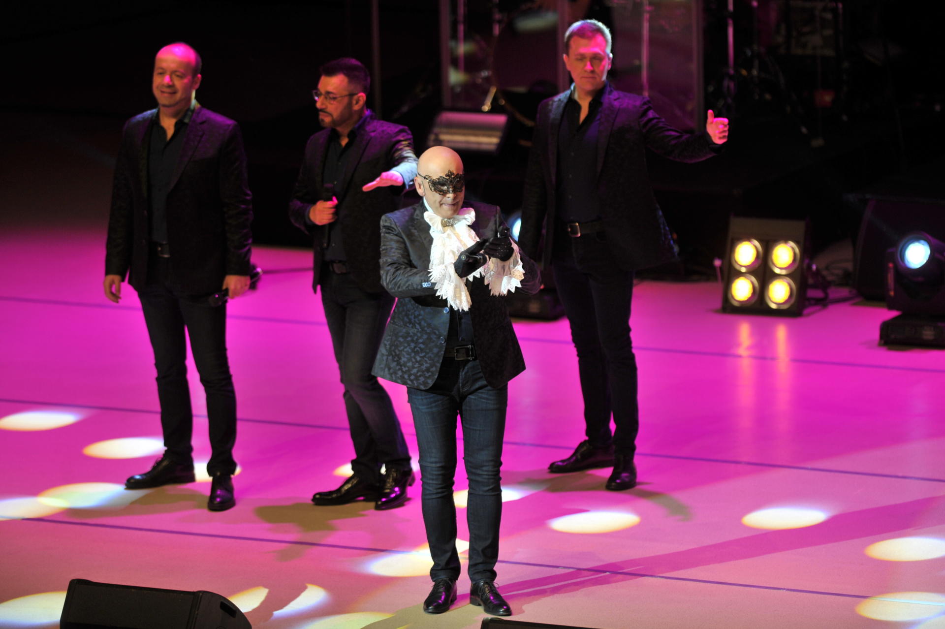 В Центре Гейдара Алиева состоялся потрясающий концерт первой в мире арт-группы "Хор Турецкого" (ФОТО)