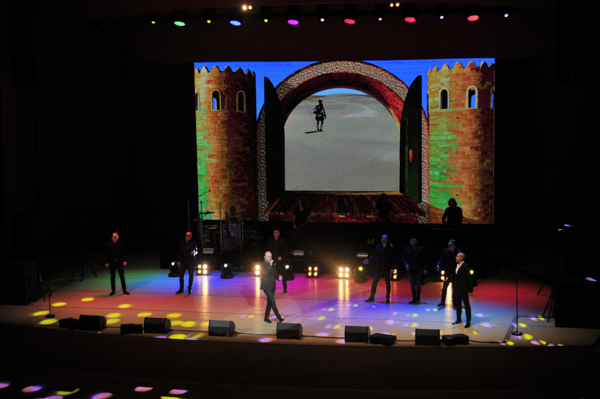 В Центре Гейдара Алиева состоялся потрясающий концерт первой в мире арт-группы "Хор Турецкого" (ФОТО)