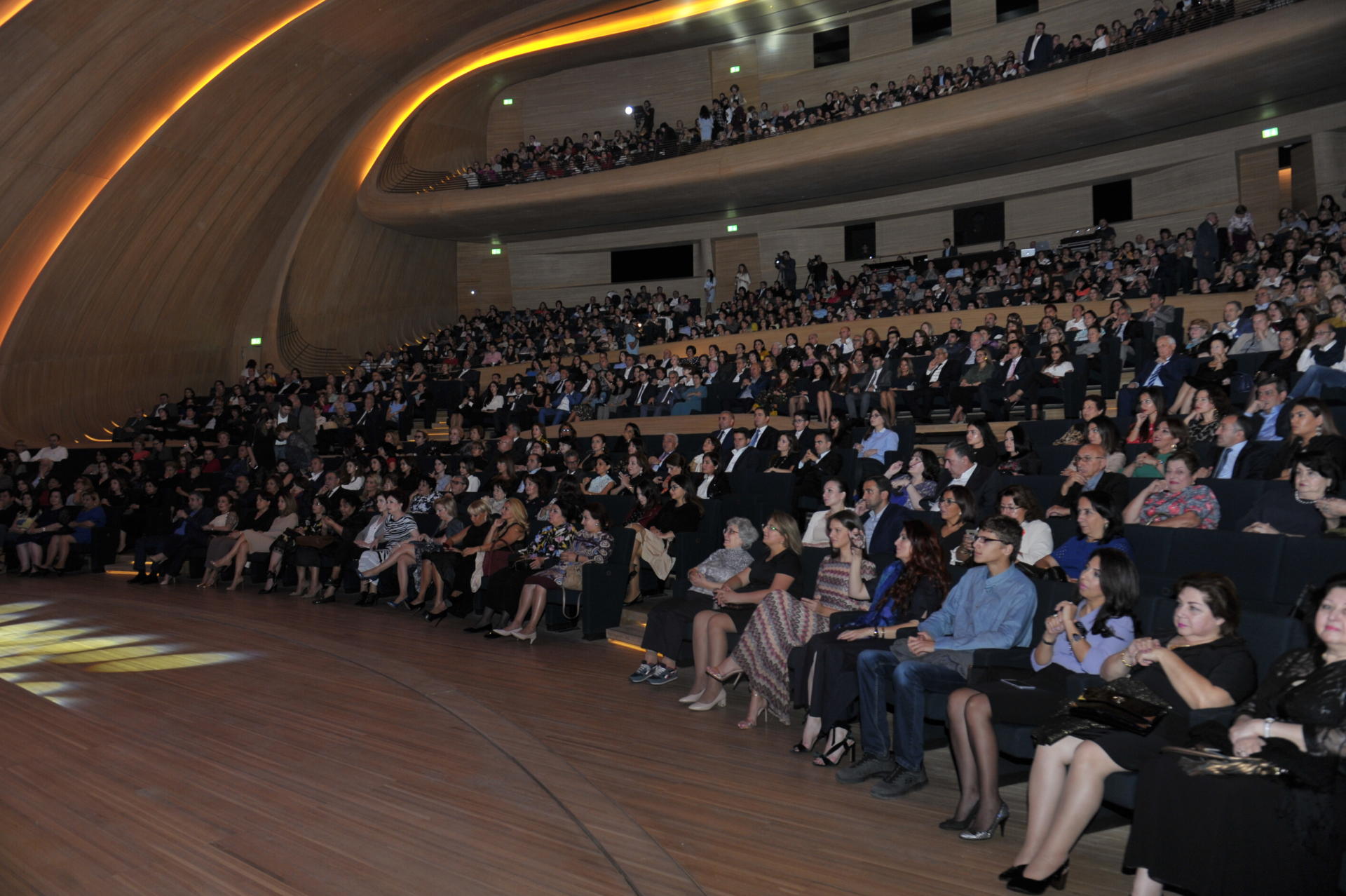 В Центре Гейдара Алиева состоялся потрясающий концерт первой в мире арт-группы "Хор Турецкого" (ФОТО)