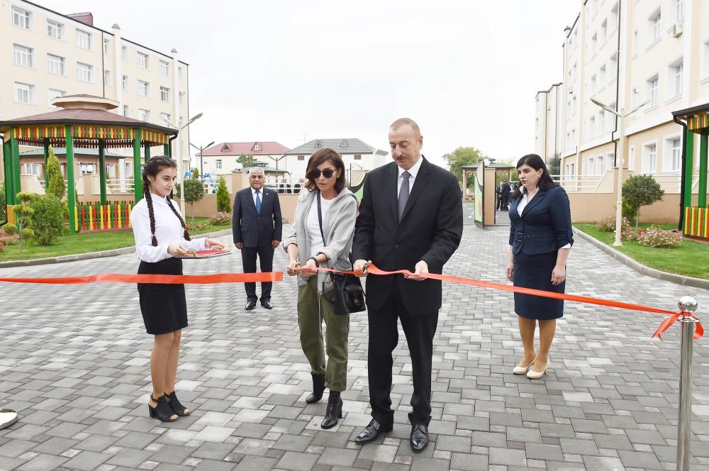 Президент Ильхам Алиев и Первая леди Мехрибан Алиева приняли участие в открытии яслей-детсада в Губе (ФОТО)