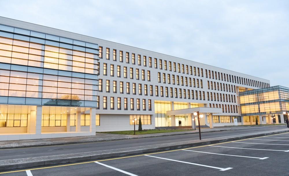 Президент Ильхам Алиев и Первая леди Мехрибан Алиева приняли участие в открытии Губинской районной центральной больницы (ФОТО)