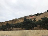 Вице-премьер и другие официальные лица находятся в оползневой зоне в Баку (ФОТО)