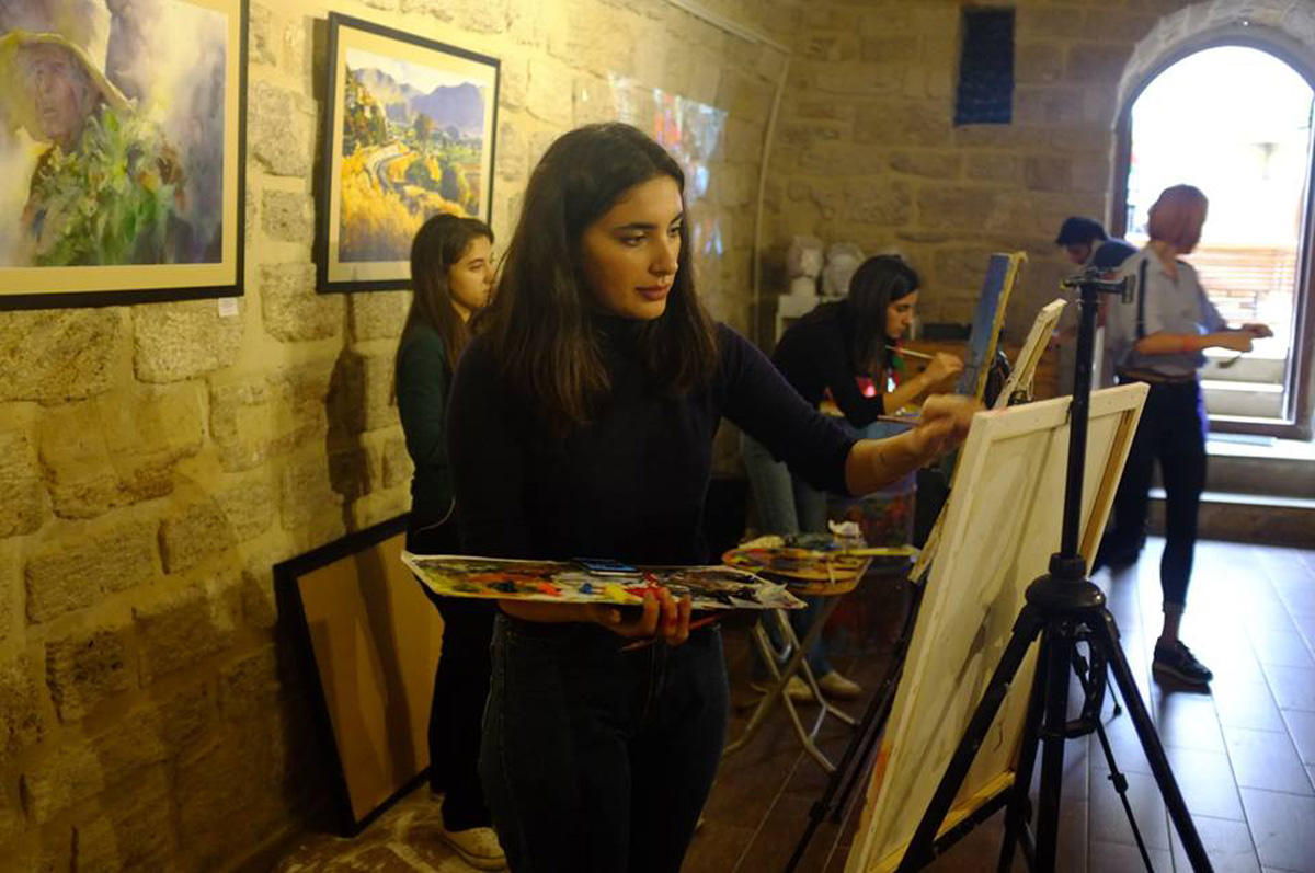 Яркая прогулка по Великобритании не уезжая из Баку (ФОТО)