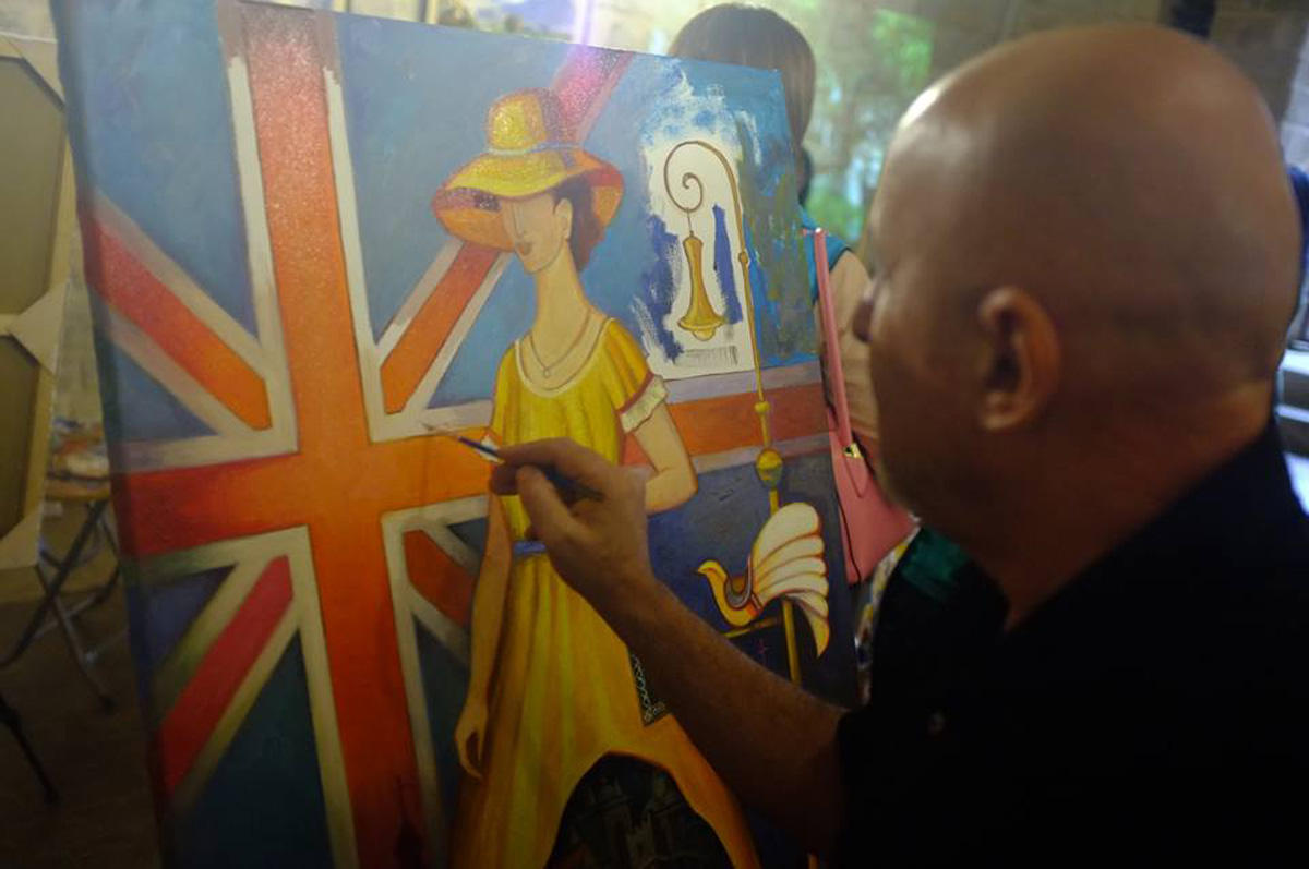 Яркая прогулка по Великобритании не уезжая из Баку (ФОТО)