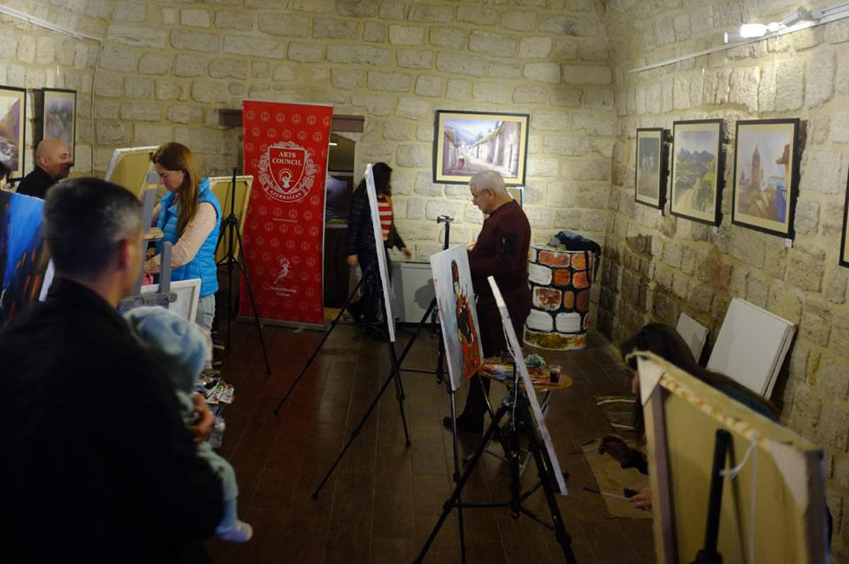 Яркая прогулка по Великобритании не уезжая из Баку (ФОТО)