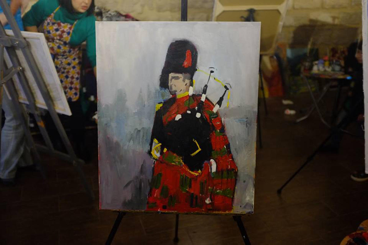 Яркая прогулка по Великобритании не уезжая из Баку (ФОТО)