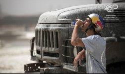 Российский вейкбордист прокатился по азербайджанскому Мертвому морю (ВИДЕО, ФОТО)