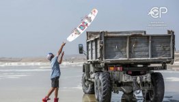 Российский вейкбордист прокатился по азербайджанскому Мертвому морю (ВИДЕО, ФОТО)