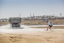 Российский вейкбордист прокатился по азербайджанскому Мертвому морю (ВИДЕО, ФОТО)