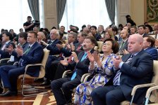 Азербайджанский ученый предложил переходить от Homo sapiens к Homo culturalis (ФОТО)