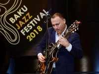 "Разрушитель фортепьяно" выступил в Баку (ФОТО)