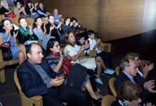 "Разрушитель фортепьяно" выступил в Баку (ФОТО)