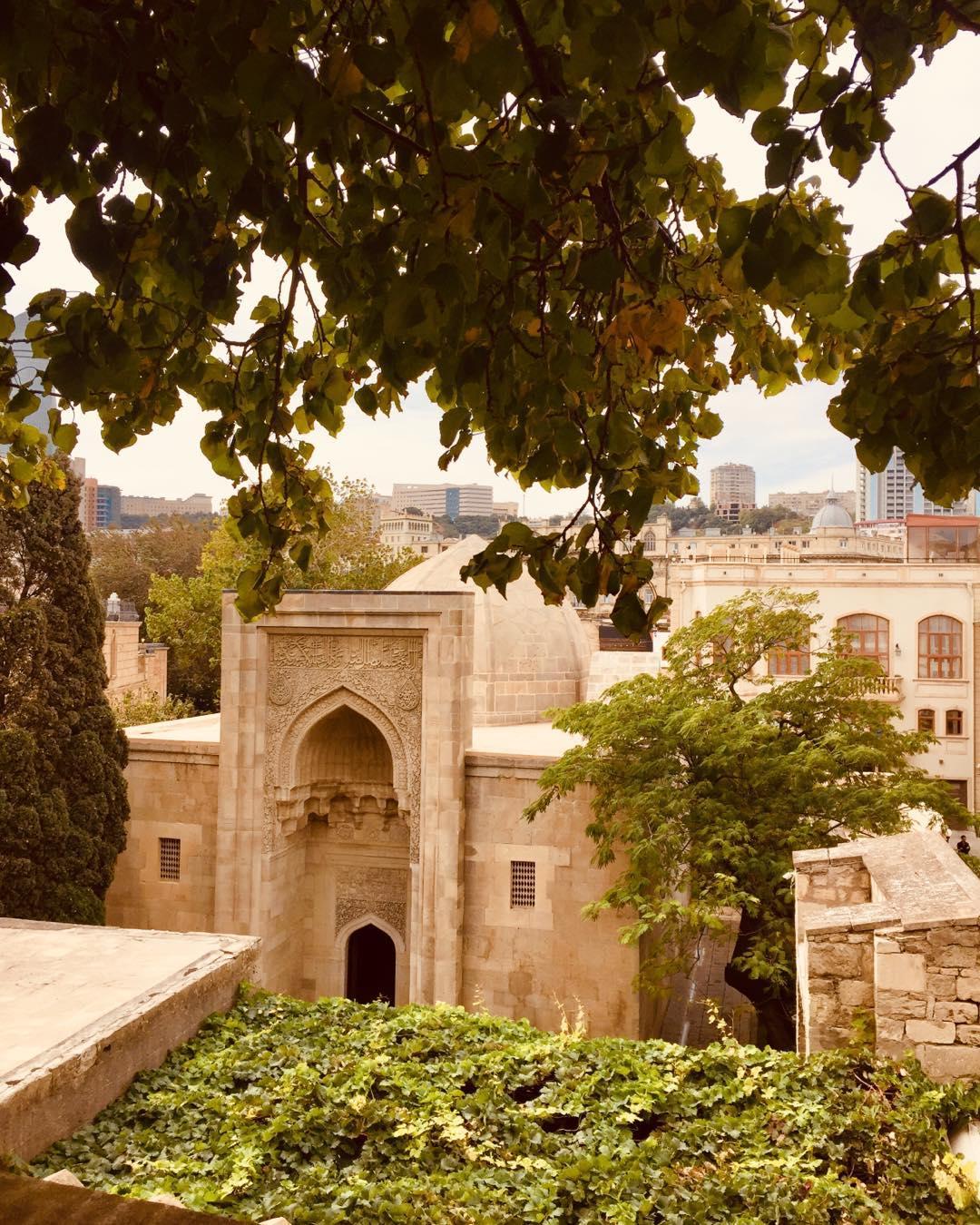 Бакинские приключения российского актера Максима Леонидова и его супруги (ВИДЕО, ФОТО)