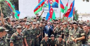 В Баку для военнослужащих проведен концерт в честь Дня государственной независимости (ФОТО)