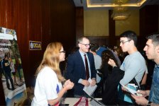 В Баку проходит образовательная выставка университетов США (ФОТО)