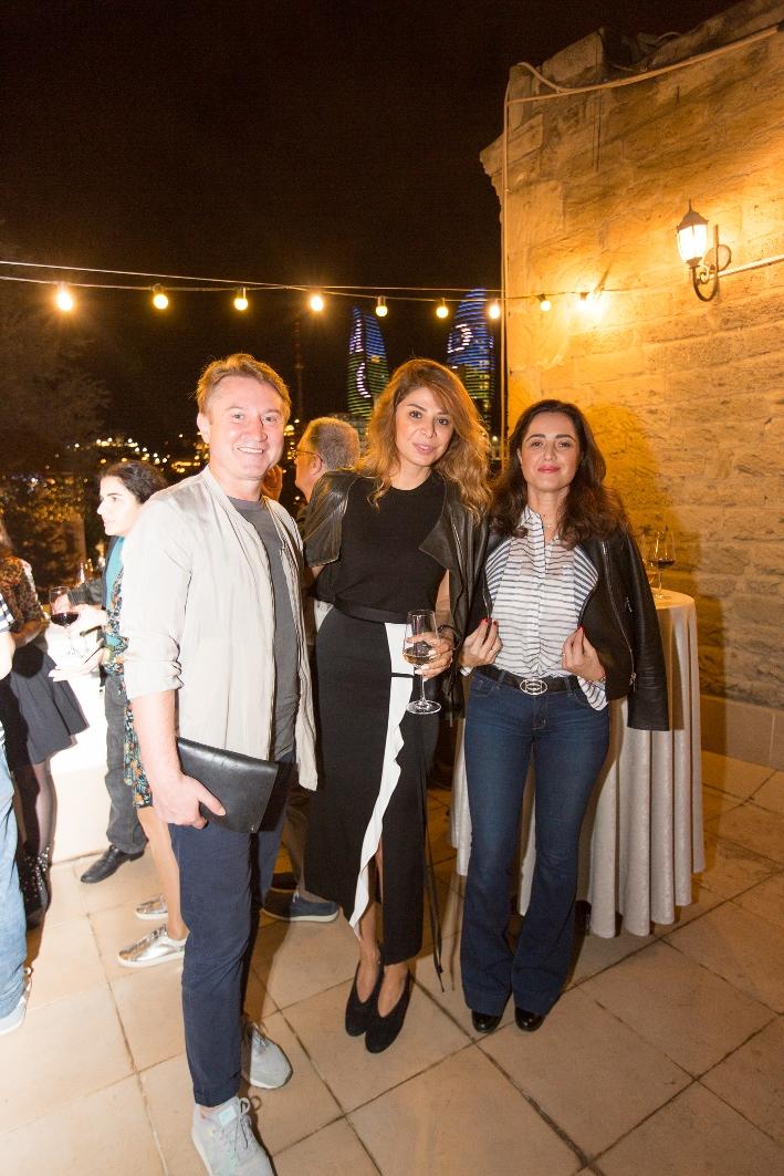 В Баку в галерее YAY состоялось открытие выставки "Функция. Структура. Изменение" (ФОТО)