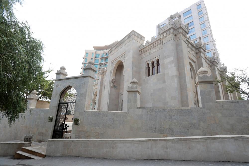 Первый вице-президент Мехрибан Алиева приняла участие в открытии после реставрации мечети Имама Хусейна (ФОТО)