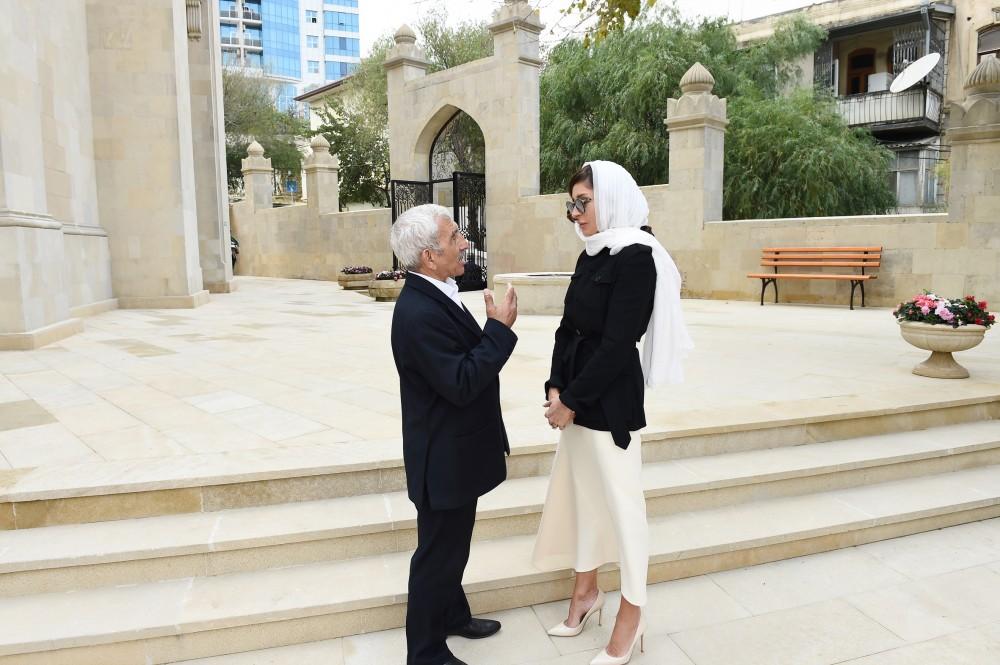 Первый вице-президент Мехрибан Алиева приняла участие в открытии после реставрации мечети Имама Хусейна (ФОТО)