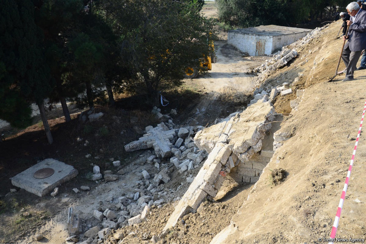 В ИВ района сообщили о ситуации на Зыхском шоссе в Баку после оползня (ФОТО/ВИДЕО)
