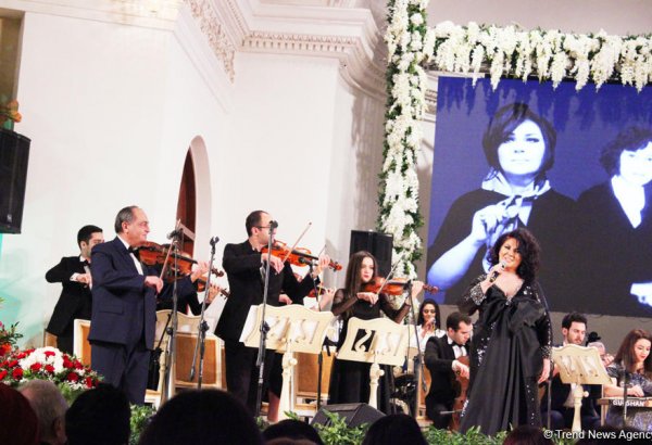 Айбениз Гашимова отметила золотое время двойным праздником (ФОТО)