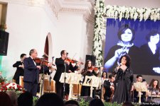 Айбениз Гашимова отметила золотое время двойным праздником (ФОТО)