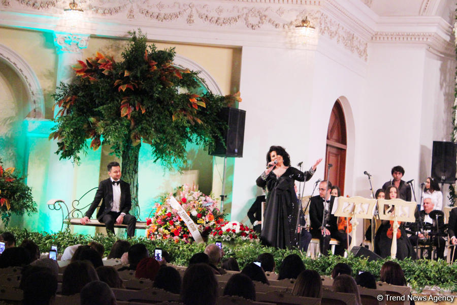 Айбениз Гашимова отметила золотое время двойным праздником (ФОТО)