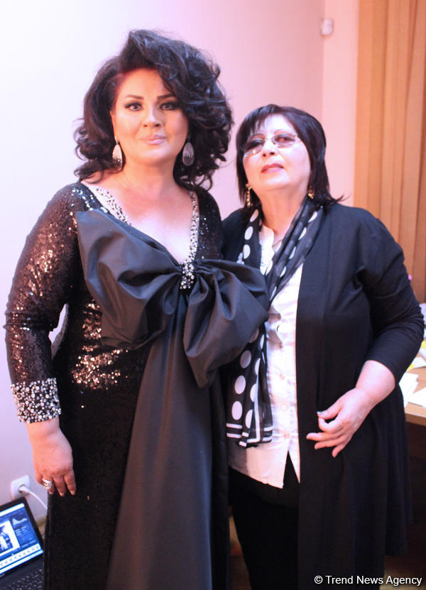 Айбениз Гашимова отметила золотое время двойным праздником (ФОТО)