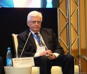 В Азербайджане ежегодно в рынок труда выходит 100 тыс. новой рабочей силы - министр (ФОТО)