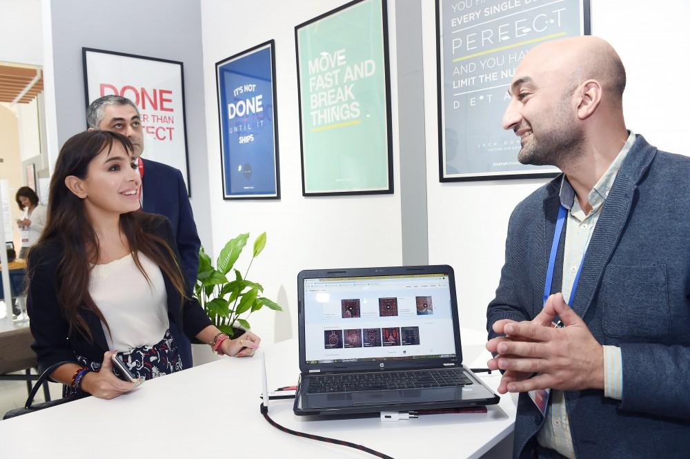 Вице-президент Фонда Гейдара Алиева Лейла Алиева ознакомилась с павильоном, где представлены инновационная продукция и успешные применения стартаперов (ФОТО) (версия 2)