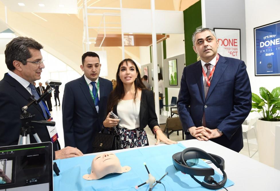 Вице-президент Фонда Гейдара Алиева Лейла Алиева ознакомилась с павильоном, где представлены инновационная продукция и успешные применения стартаперов (ФОТО) (версия 2)