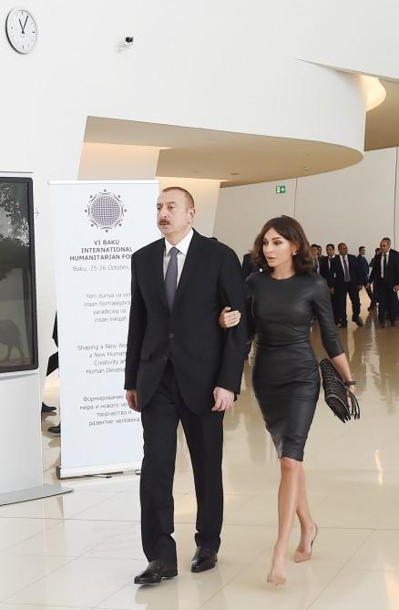 Президент Ильхам Алиев и Первая леди Мехрибан Алиева приняли участие в церемонии открытия VI Бакинского международного гуманитарного форума (ФОТО)