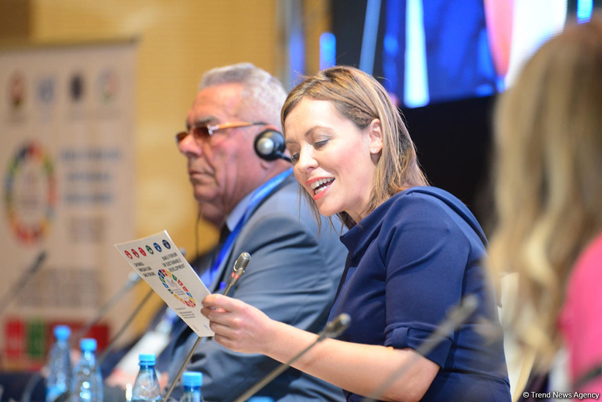 В Азербайджане ежегодно в рынок труда выходит 100 тыс. новой рабочей силы - министр (ФОТО)