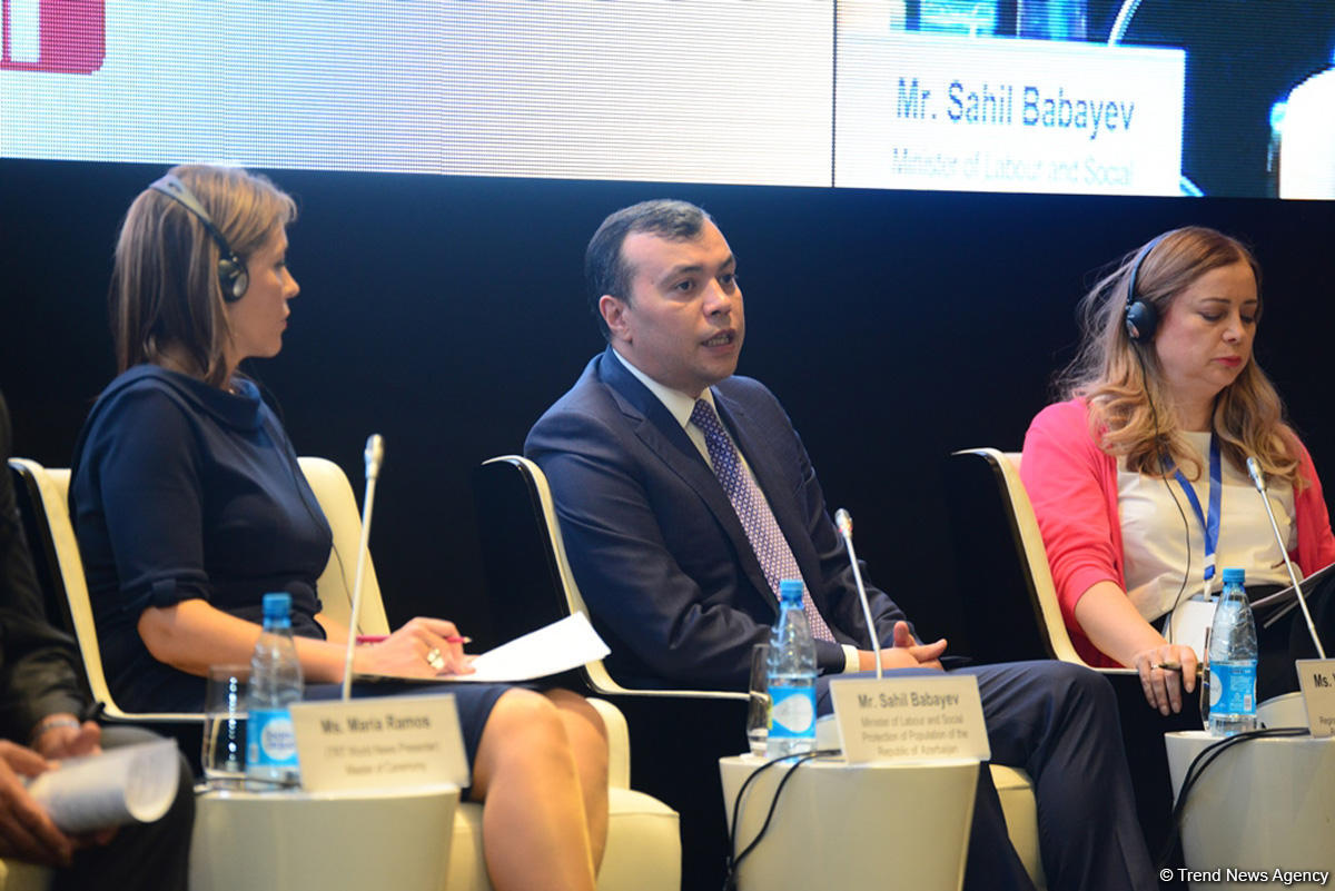 В Азербайджане ежегодно в рынок труда выходит 100 тыс. новой рабочей силы - министр (ФОТО)