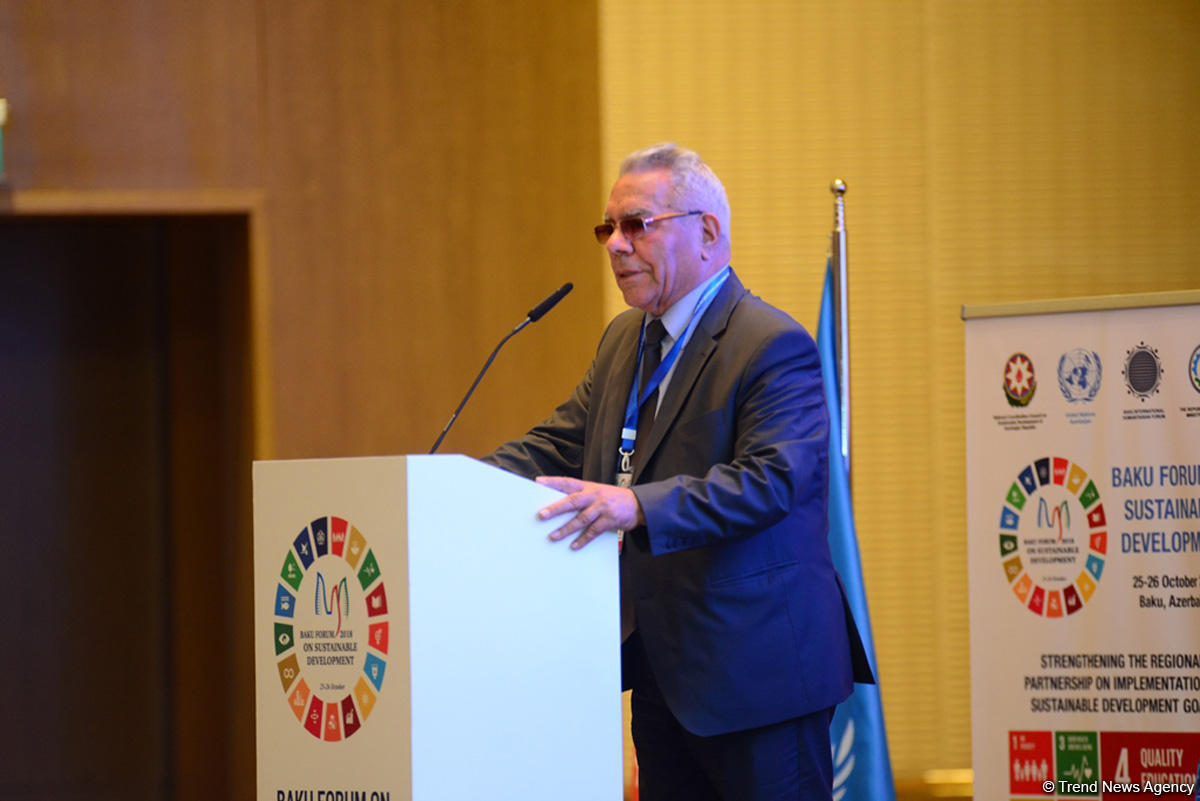 В Азербайджане ежегодно в рынок труда выходит 100 тыс. новой рабочей силы - министр (ФОТО)